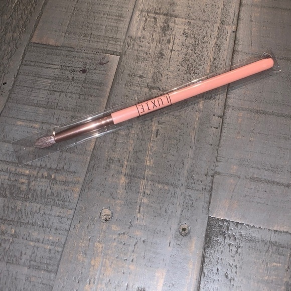 5/$25 Luxie #243 Precision Blending Eye Makeup Brush NEW - Picture 1 of 3